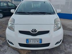 Bianco Usata 2010 Toyota Yaris Tre volumi | 4500 € (Buon prezzo)