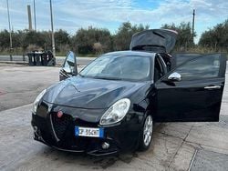 Nero Usata 2012 Alfa Romeo Giulietta Tre volumi | 3800 € (Ottimo prezzo)