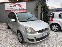 Grigio Usata 2007 Ford Fiesta Ghia Tre volumi | 2499 € (Ottimo prezzo)