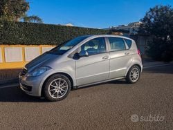 Grigio Usata 2011 Mercedes A160 Tre volumi | 2900 € (Buon prezzo)