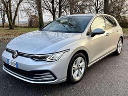 Argento riflesso met. Usata 2021 VW Golf VIII Life Tre volumi | 17.500 € (Buon prezzo)