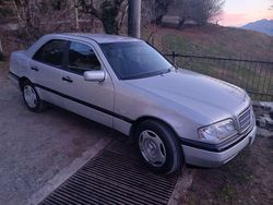 Usata 1997 Mercedes C200 Classic Tre volumi | 5000 €