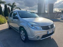 Argento Usata 2011 Dacia Sandero Tre volumi | 1900 € (Super prezzo)