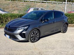 Grigio Usata 2024 Renault Clio V Techno Tre volumi | 15.990 € (Cara)