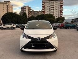 Bianco Usata 2018 Toyota Aygo Business Edition Due volumi | 8999 € (Buon prezzo)