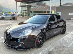 Usata 2011 Alfa Romeo Giulietta Quadrifoglio Due volumi | 10.000 € (Cara)