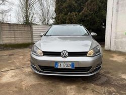 Argento Usata 2015 VW Golf VII Highline Tre volumi | 9900 € (Buon prezzo)