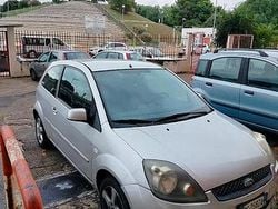 Grigio Usata 2007 Ford Fiesta Tre volumi | 1500 € (Ottimo prezzo)