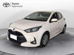 Super white Usata 2022 Toyota Yaris Hybrid Active Tre volumi | 16.500 € (Ottimo prezzo)