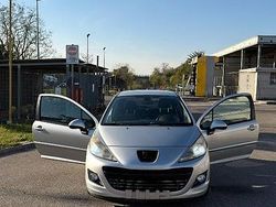 Grigio Usata 2010 Peugeot 207 Tre volumi | 2990 € (Buon prezzo)
