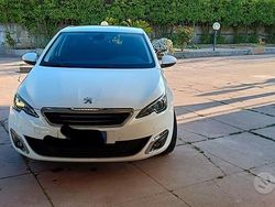 Usata 2017 Peugeot 308 Allure Tre volumi | 8700 € (Buon prezzo)