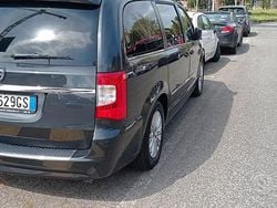 Nero Usata 2012 Lancia Voyager Monovolume | 7000 € (Cara)