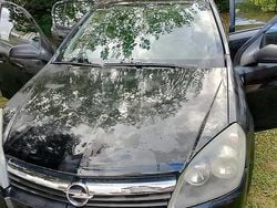 Nero Usata 2006 Opel Astra Tre volumi | 900 € (Ottimo prezzo)