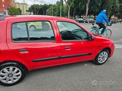 Rosso Usata 2009 Renault Clio II Tre volumi | 2000 € (Ottimo prezzo)