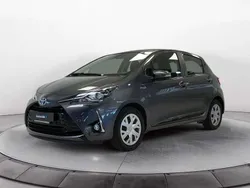 Grigio scuro / metallizzato Usata 2020 Toyota Yaris Hybrid Business Edition Tre volumi | 13.950 € (Ottimo prezzo)