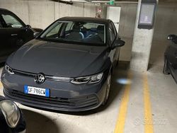 Grigio Usata 2021 VW Golf VIII Life Tre volumi | 21.000 € (Buon prezzo)