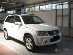 Bianco(met.) Usata 2010 Suzuki Grand Vitara SUV | 11.600 € (Molto cara)