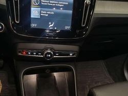 Argento Usata 2024 Volvo XC40 Core SUV | 28.500 € (Buon prezzo)