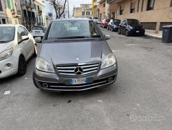Grigio Usata 2009 Mercedes A180 Elegance Tre volumi | 4500 € (Cara)