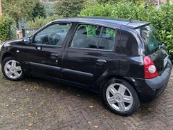 Nero Usata 2004 Renault Clio II Tre volumi | 2500 € (Buon prezzo)