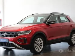 Rosso Usata 2022 VW T-Roc Life SUV | 23.900 € (Buon prezzo)
