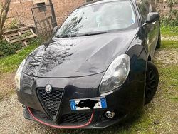 Nero Usata 2017 Alfa Romeo Giulietta Super Tre volumi | 13.000 € (Cara)