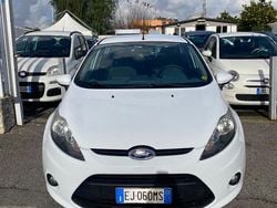 Bianco Usata 2011 Ford Fiesta Tre volumi | 3200 € (Buon prezzo)