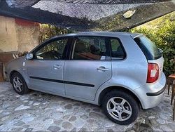 Grigio Usata 2002 VW Polo Tre volumi | 2500 € (Buon prezzo)