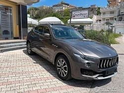 Grigio Usata 2017 Maserati Levante SUV | 31.900 € (Ottimo prezzo)