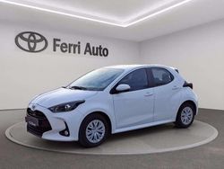Bianco Usata 2023 Toyota Yaris Active Tre volumi | 14.400 € (Buon prezzo)