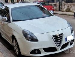 Bianco Usata 2012 Alfa Romeo Giulietta Tre volumi | 7500 € (Buon prezzo)