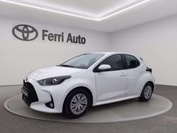 Bianco Usata 2023 Toyota Yaris Hybrid Active Tre volumi | 15.900 € (Ottimo prezzo)