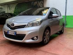 Grigio Usata 2013 Toyota Yaris Due volumi | 6500 € (Buon prezzo)