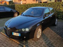 Nero Usata 2006 Alfa Romeo 147 Distinctive Due volumi | 2700 € (Buon prezzo)