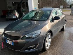 Grigio Usata 2012 Opel Astra Tre volumi | 3500 € (Buon prezzo)