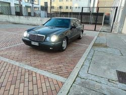 Nero Usata 1995 Mercedes 190 Tre volumi | 1500 €