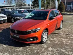 Arancione Usata 2024 Fiat Tipo Tre volumi | 18.900 € (Ottimo prezzo)
