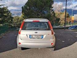 Grigio Usata 2008 Ford Fiesta Tre volumi | 3750 € (Molto cara)