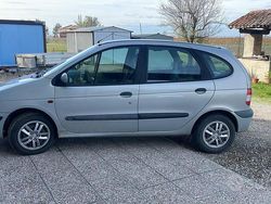 Usata 2001 Renault Scénic Monovolume | 800 €