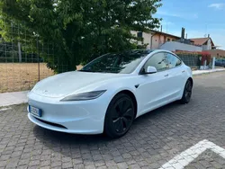 Bianco Usata 2024 Tesla Model 3 Standard Range Tre volumi | 33.000 € (Buon prezzo)