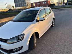 Bianco Usata 2010 VW Polo Highline Tre volumi | 5600 € (Buon prezzo)