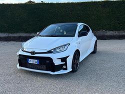 Bianco Usata 2021 Toyota Yaris Tre volumi | 33.500 € (Buon prezzo)