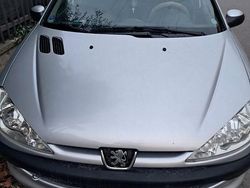 Argento Usata 2005 Peugeot 206 Tre volumi | 1500 € (Buon prezzo)