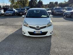 Bianco Usata 2013 Toyota Yaris Style Tre volumi | 7100 € (Buon prezzo)