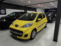 Giallo Usata 2011 Peugeot 107 Allure Due volumi | 4400 € (Buon prezzo)