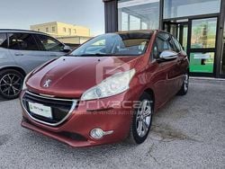 Rosso Usata 2014 Peugeot 208 Allure Due volumi | 5990 € (Buon prezzo)