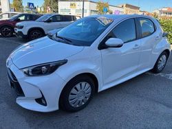 Bianco Usata 2023 Toyota Yaris Active Tre volumi | 13.490 € (Buon prezzo)