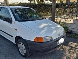 Beige Usata 1997 Fiat Punto Tre volumi | 990 € (Buon prezzo)