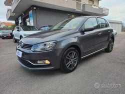 Grigio Usata 2017 VW Polo Comfortline Tre volumi | 9500 € (Buon prezzo)