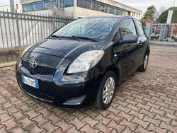 Nero Usata 2010 Toyota Yaris Sol Tre volumi | 4200 € (Buon prezzo)